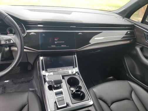 Photo 3 of 9 of 2021 Audi Q7 55 Premium Plus