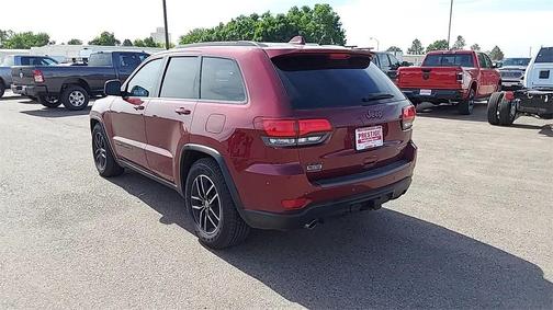 Photo 3 of 35 of 2018 Jeep Grand Cherokee Trailhawk