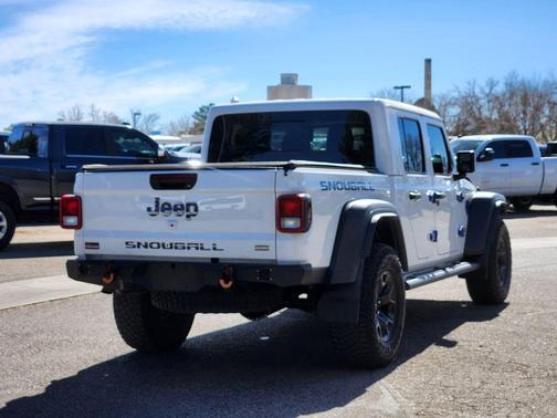 Bright White Clearcoat 2021 Jeep Gladiator Overland