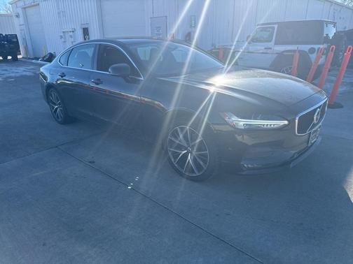 2018 Volvo S90 T5 Momentum