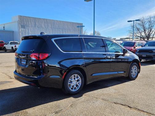 2026 Chrysler Voyager LX