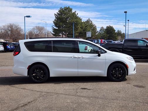 2026 Chrysler Pacifica Limited