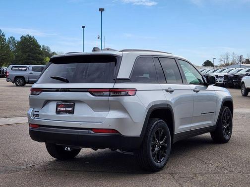 2026 Jeep Grand Cherokee Laredo