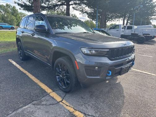 Metallic 2025 Jeep Grand Cherokee 4xe Base