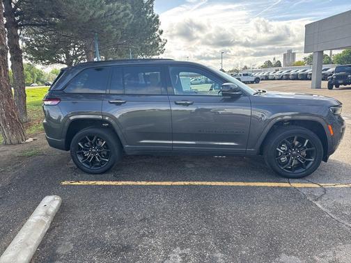 Metallic 2025 Jeep Grand Cherokee 4xe Base