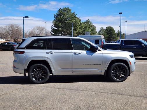 Silver Zynith 2026 Jeep Grand Cherokee Limited