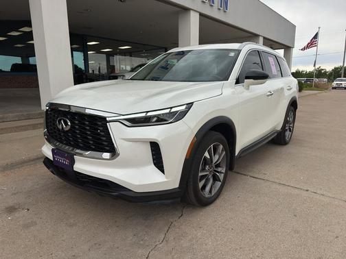 Majestic White 2025 INFINITI QX60 Luxe