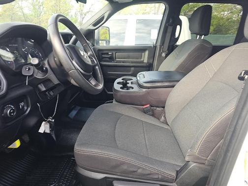 Bright White Clearcoat 2024 RAM 2500 Tradesman Crew Cab 4x4 8' Box