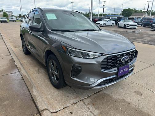 Carbonized Gray Metallic 2024 Ford Escape ST-Line