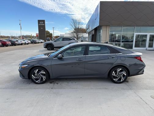 2024 Hyundai ELANTRA HEV Limited
