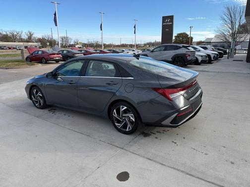 2024 Hyundai ELANTRA HEV Limited