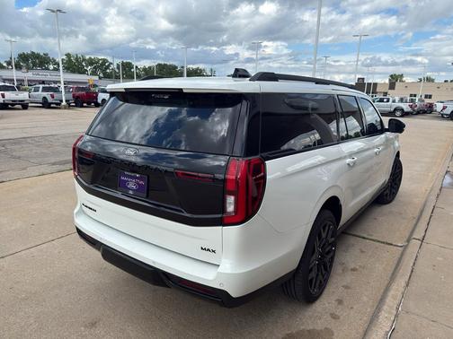 Star White Metallic Tri-Coat 2026 Ford Expedition Max Platinum