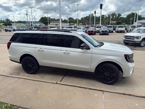 Star White Metallic Tri-Coat 2026 Ford Expedition Max Platinum