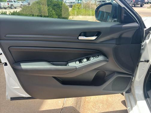 Pearl White Tricoat 2022 Nissan Altima SR Intelligent AWD