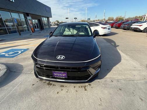 2024 Hyundai SONATA Hybrid Limited