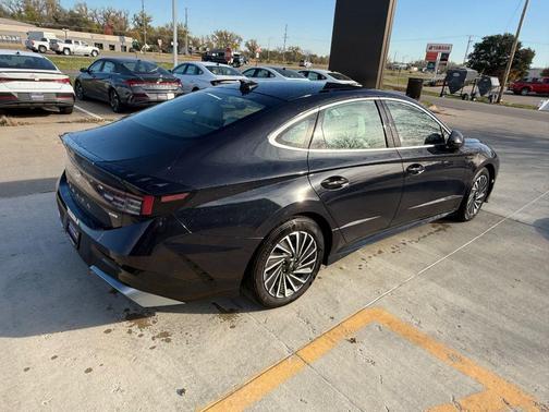 2024 Hyundai SONATA Hybrid Limited