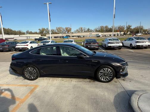 2024 Hyundai SONATA Hybrid Limited