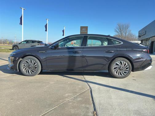 2024 Hyundai SONATA Hybrid Limited