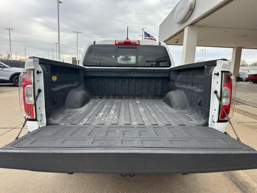 Summit White 2022 GMC Canyon AT4