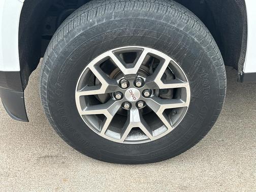 Summit White 2022 GMC Canyon AT4