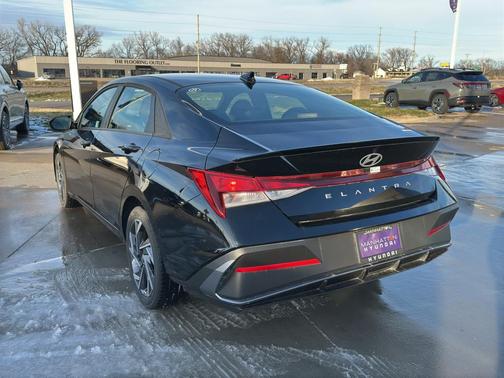 2025 Hyundai ELANTRA Sport