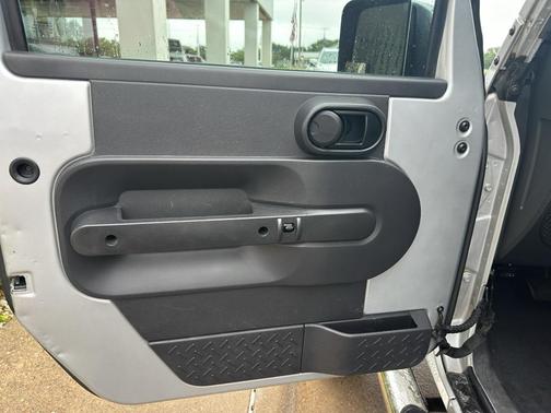 Bright Silver Metallic Clearcoat/Black Hard Top 2007 Jeep Wrangler Unlimited Sahara