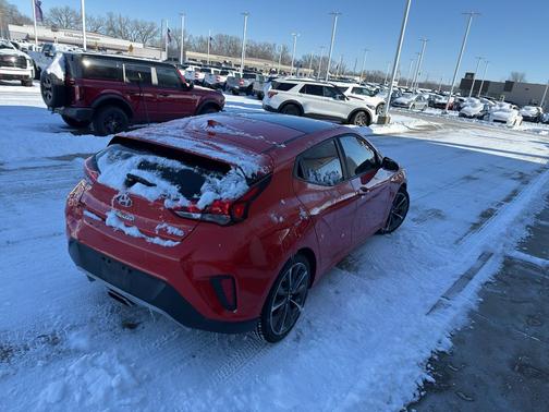 2019 Hyundai Veloster 2