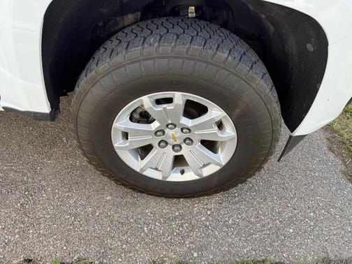 Summit White 2022 Chevrolet Colorado LT