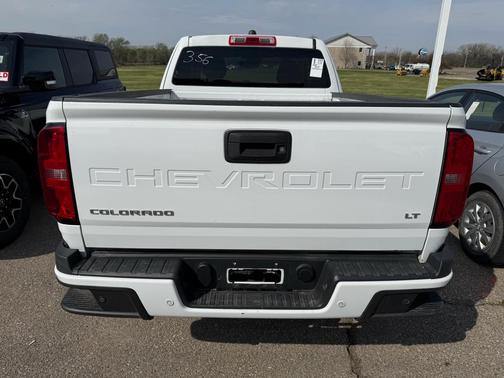Summit White 2022 Chevrolet Colorado LT