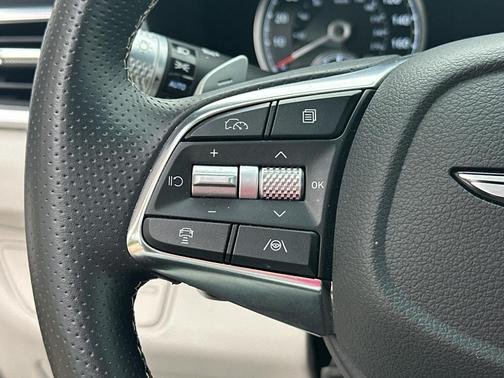 Alta White 2025 Genesis G70 2.5T RWD