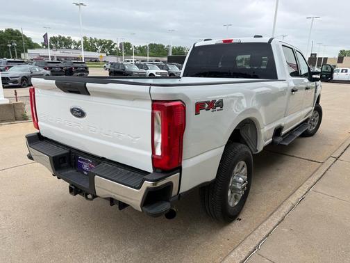Oxford White 2024 Ford F-350 XLT