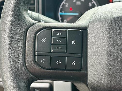 Oxford White 2024 Ford F-350 XLT