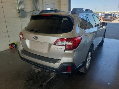 Tungsten Metallic 2018 Subaru Outback 2.5i Premium