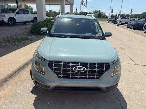 Mirage Green 2025 Hyundai VENUE SEL