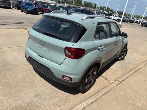 Mirage Green 2025 Hyundai VENUE SEL