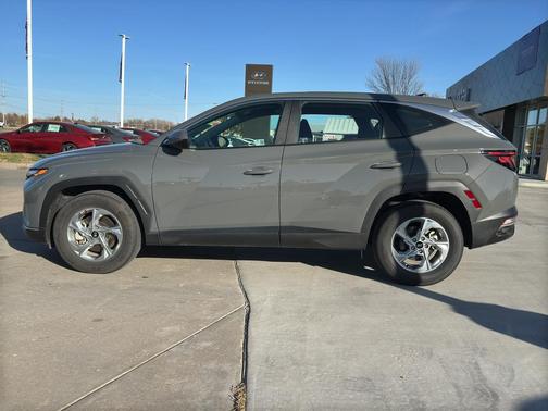 2024 Hyundai TUCSON SE