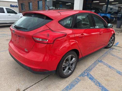 Race Red 2016 Ford Focus SE