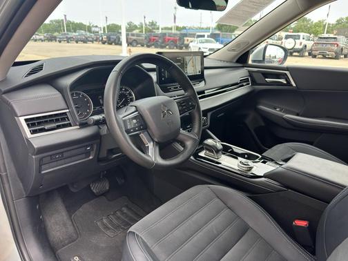 Alloy Silver Metallic 2025 Mitsubishi Outlander SE 2.5 S-AWC