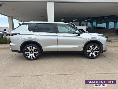 Alloy Silver Metallic 2025 Mitsubishi Outlander SE 2.5 S-AWC