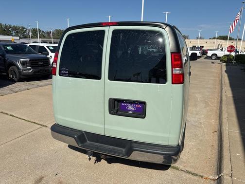 Summit White 2019 Chevrolet Express 2500 LT