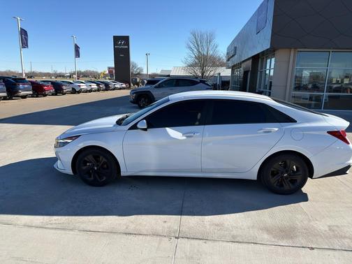 2021 Hyundai ELANTRA SEL