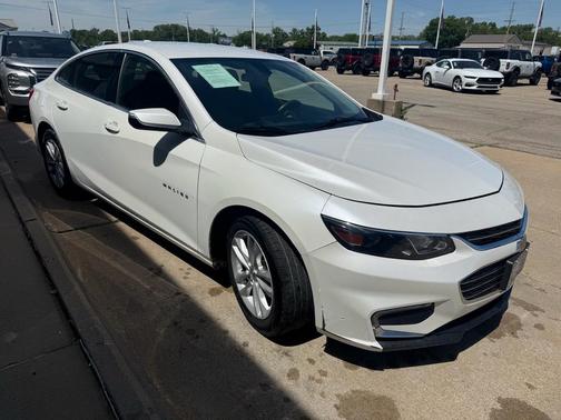 Iridescent Pearl Tricoat 2018 Chevrolet Malibu LT