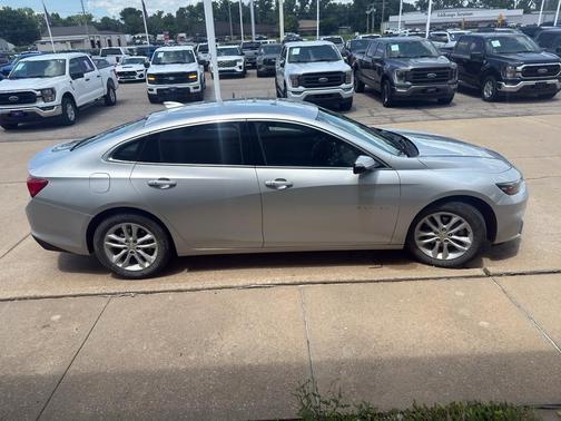 Silver Ice Metallic 2018 Chevrolet Malibu LT
