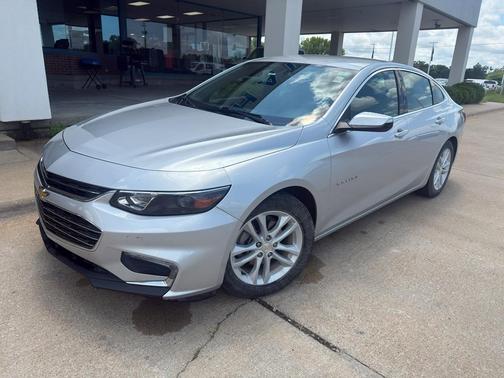 Silver Ice Metallic 2018 Chevrolet Malibu LT