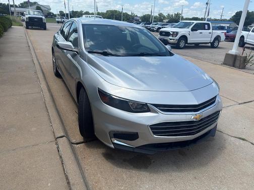 Silver Ice Metallic 2018 Chevrolet Malibu LT