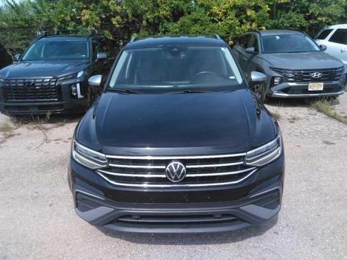 Deep Black Pearl 2024 Volkswagen Tiguan 2.0T Wolfsburg Edition
