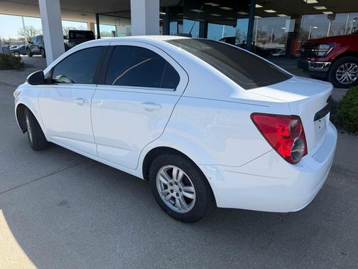 Summit White 2015 Chevrolet Sonic LT