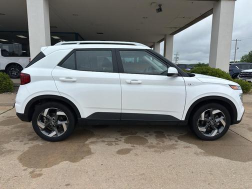 Lunar White 2025 Hyundai VENUE SEL