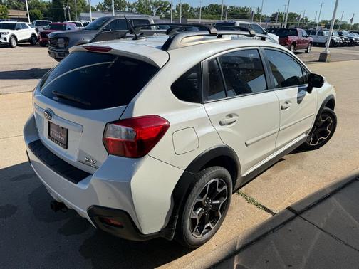 Crystal White Pearl 2015 Subaru XV Crosstrek 2.0i Limited