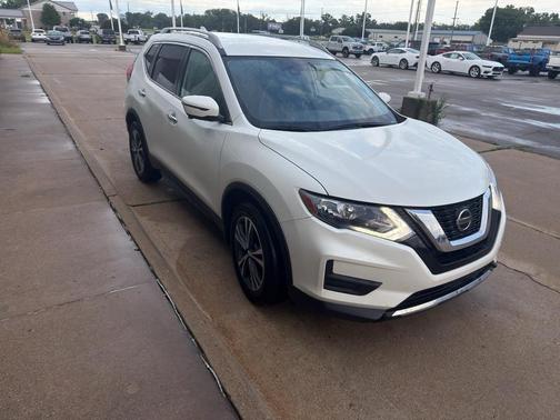 Pearl White Tricoat 2019 Nissan Rogue SV